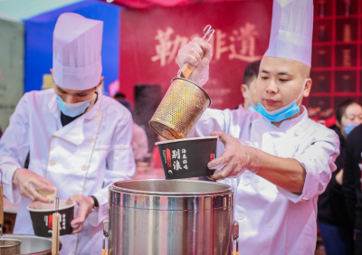 來(lái)朝天門吃火鍋，才是節(jié)假日的正確打開方式！