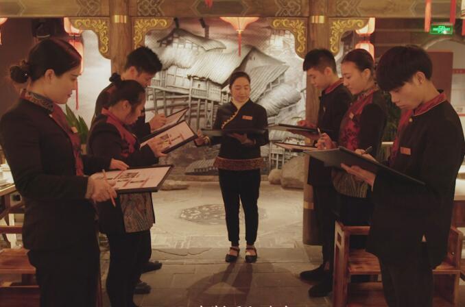 九宮格火鍋加盟店，如何合理為員工安排工作？