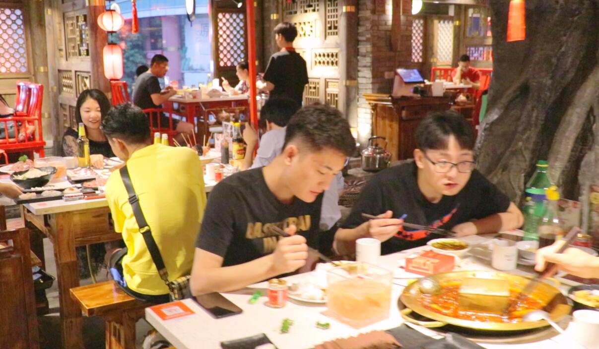 為什么干餐飲這么難？火鍋加盟有何優勢？